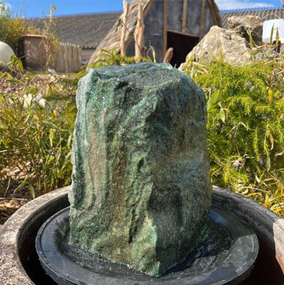 Styles de fontaines en pierre naturelle existent pour aménager un extérieur