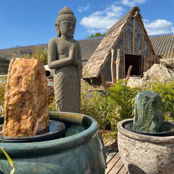 Installer une fontaine en pierre naturelle dans son jardin
